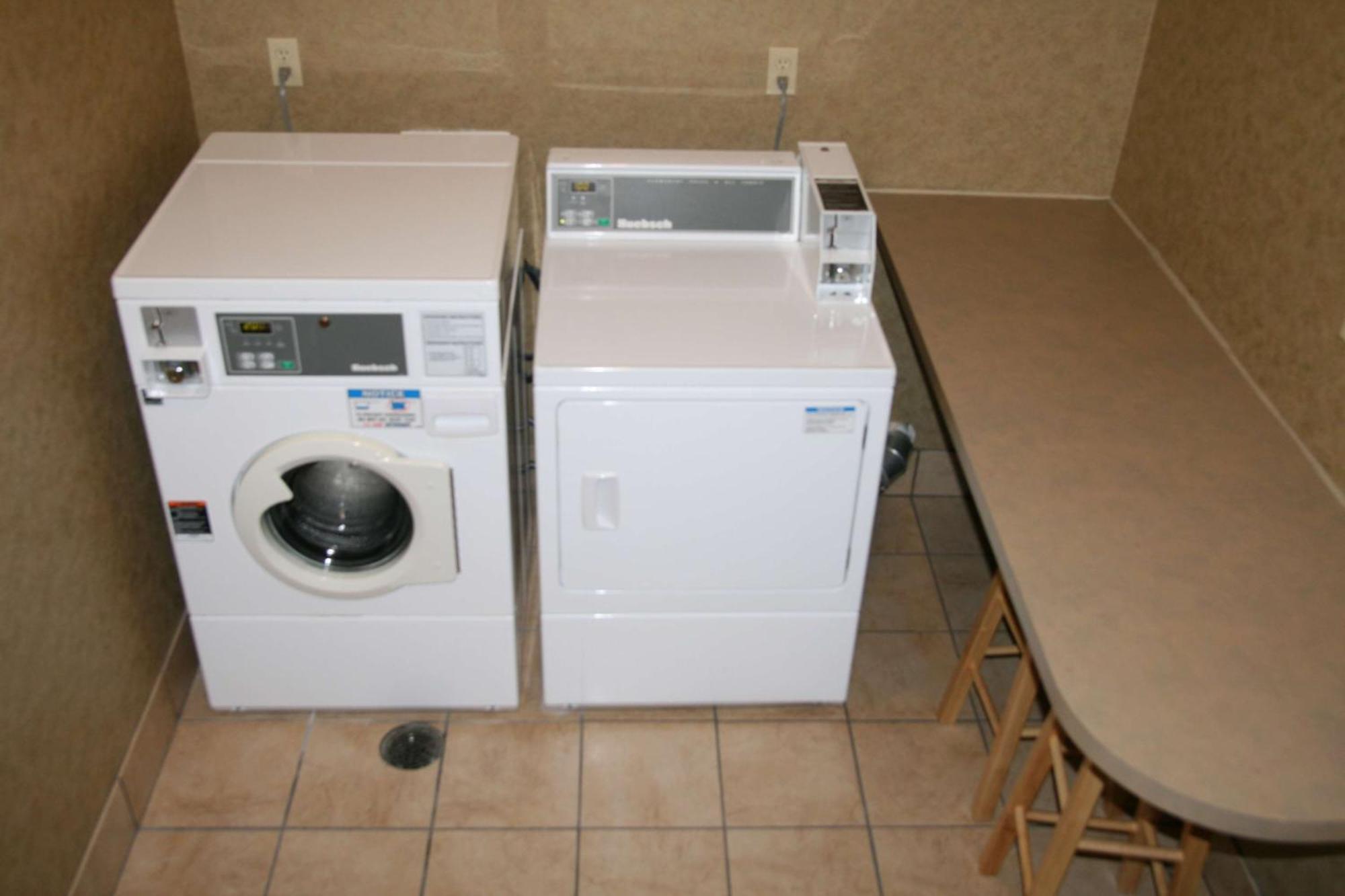ハンプトン イン マーシャル Mi エクステリア 写真